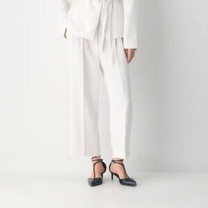 NEW ARITZIA EFFORTLESS Pants LIGHT BIRCH (off white) SIZE 6- CROPPED LENGTH